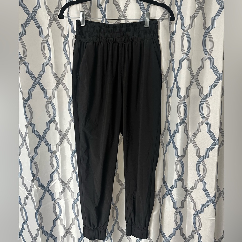 Charcoal grey Vuori Joggers Small